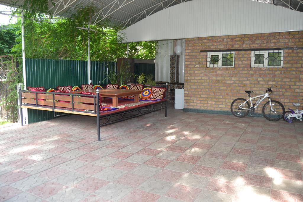 Friends Guest House & Hostel Bisjkek Eksteriør billede