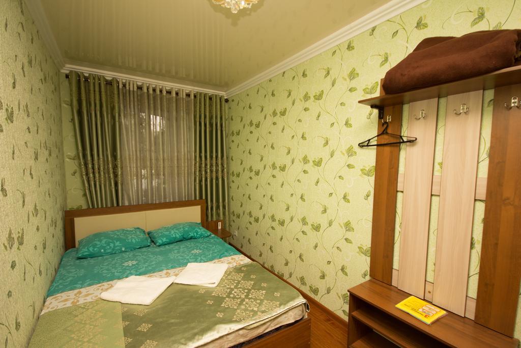 Friends Guest House & Hostel Bisjkek Eksteriør billede